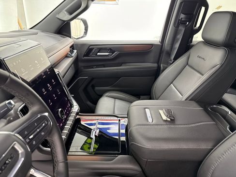 Used 2025 GMC Yukon Denali AWD/4WD image 30