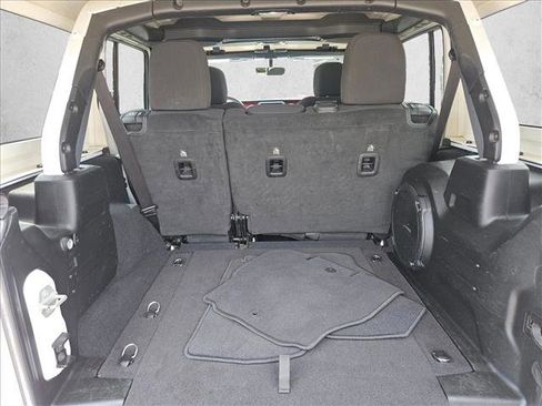 Used 2023 Jeep Wrangler Unlimited Rubicon AWD/4WD image 9