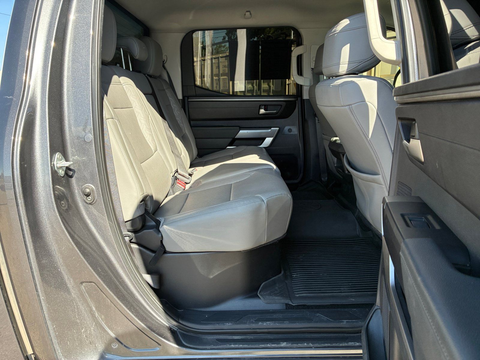 Used 2022 Toyota Tundra SR5 w/ SR5 Premium Package RWD image 28