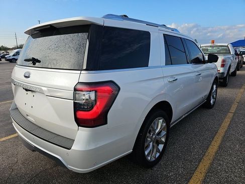 Used 2019 Ford Expedition Platinum image 2