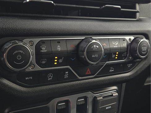 Used 2024 Jeep Wrangler Sport S image 17