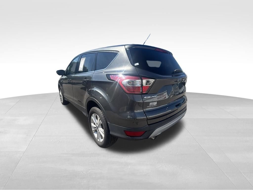 Used 2017 Ford Escape SE w/ SE Cold Weather Package AWD/4WD image 4