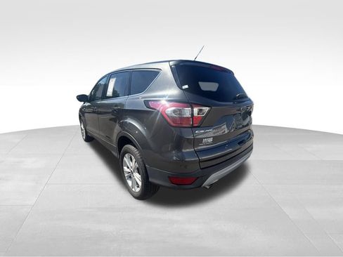 Used 2017 Ford Escape SE w/ SE Cold Weather Package AWD/4WD image 4