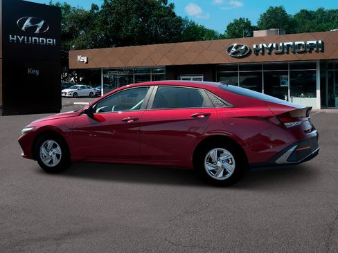 New 2025 Hyundai Elantra SE image 4