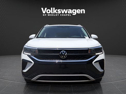 Used 2023 Volkswagen Taos SE FWD image 3
