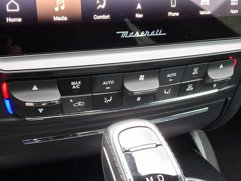 Used 2021 Maserati Quattroporte Trofeo RWD image 16