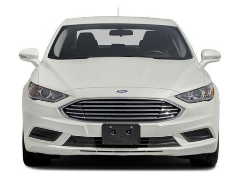 Used 2018 Ford Fusion SE w/ Fusion SE Technology Package FWD image 4