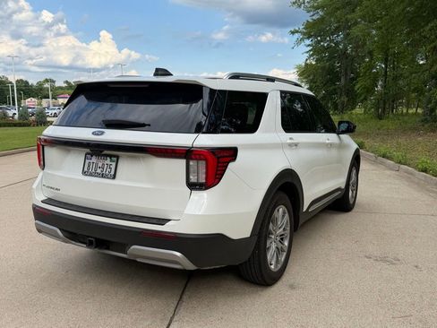 New 2026 Ford Explorer Platinum RWD image 4