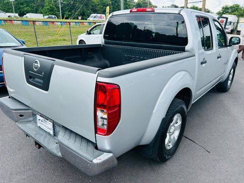Used 2012 Nissan Frontier SV AWD/4WD image 5