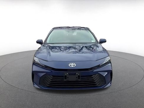 Used 2025 Toyota Camry LE image 4