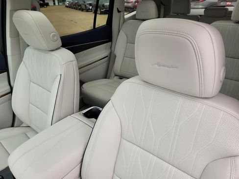 New 2026 Buick Enclave Avenir w/ Super Cruise Package image 22
