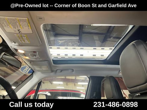 Used 2018 Jeep Renegade Limited w/ UConnect 8.4 Nav Group AWD/4WD image 13