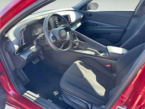 Used 2025 Hyundai Elantra Sport image 11