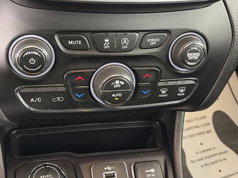 Used 2020 Jeep Cherokee Limited w/ Trailer Tow Group image 25