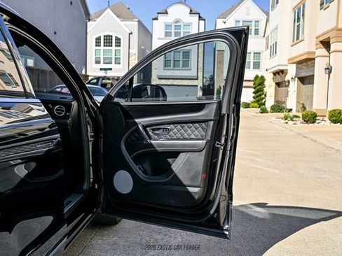 Used 2018 Bentley Bentayga image 57