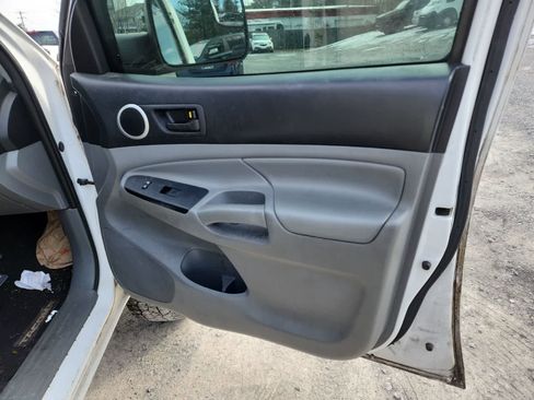 Used 2012 Toyota Tacoma PreRunner image 22