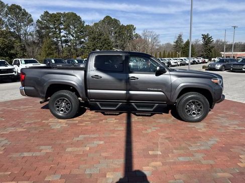 Used 2018 Toyota Tacoma SR5 image 37
