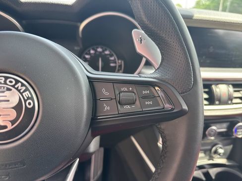 Used 2023 Alfa Romeo Stelvio Veloce AWD/4WD image 37
