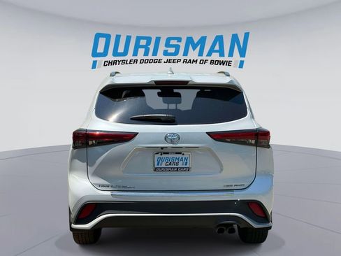 Used 2023 Toyota Highlander XSE AWD/4WD image 3