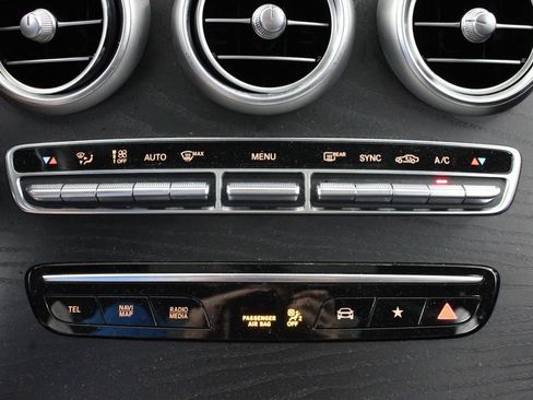 Used 2021 Mercedes-Benz GLC 300 image 35