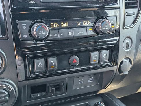 Used 2021 Nissan Titan PRO-4X w/ Pro-4x Convenience Package image 30