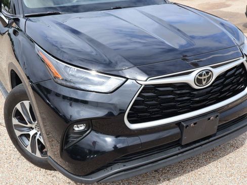 Used 2023 Toyota Highlander XLE FWD image 8