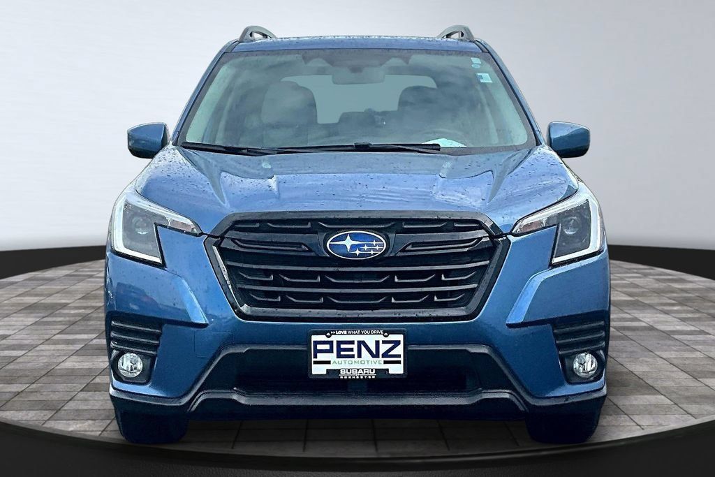 Used 2023 Subaru Forester Premium AWD/4WD image 2