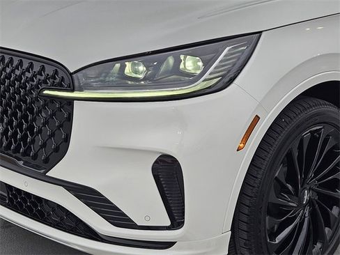 New 2026 Lincoln Aviator Reserve image 8