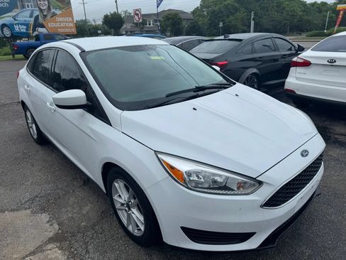 Used 2018 Ford Focus SE FWD image 11