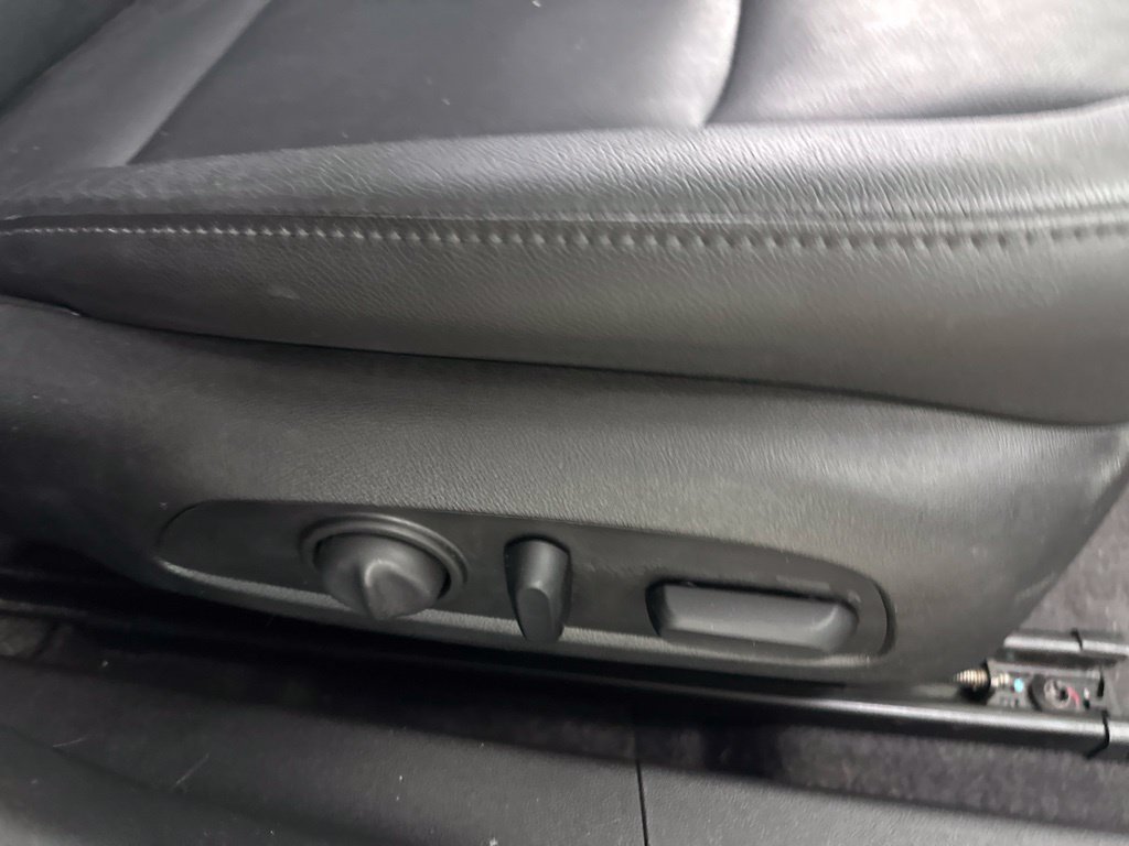 Used 2018 Chevrolet Malibu LT w/ Leather Package FWD image 19