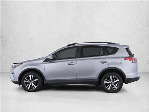 Used 2017 Toyota RAV4 XLE FWD image 4