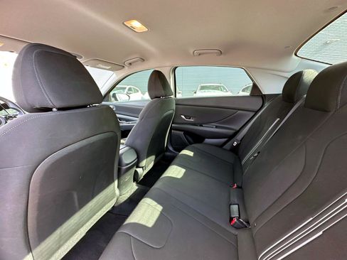 Used 2022 Hyundai Elantra SEL w/ Convenience Package image 18