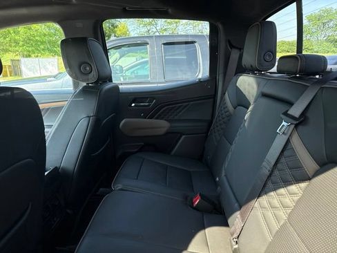 Used 2023 GMC Canyon Denali AWD/4WD image 9