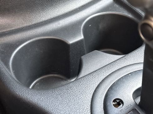 Used 2013 Nissan Versa SV image 40