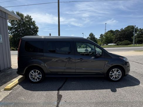 Used 2016 Ford Transit Connect Titanium FWD image 4