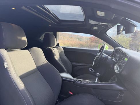 Used 2015 Dodge Challenger R/T image 28