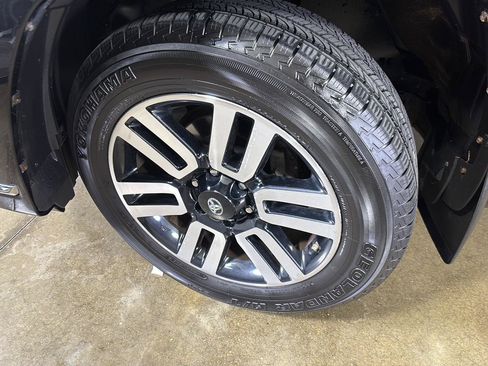 Used 2019 Toyota 4Runner Limited AWD/4WD image 5