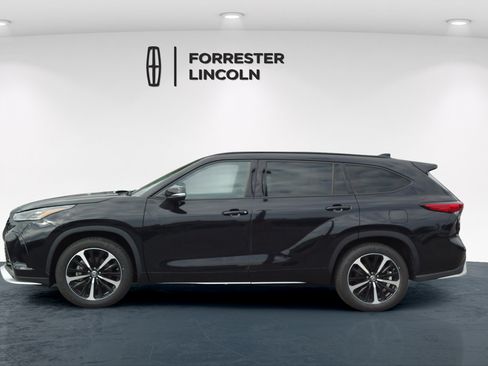 Used 2022 Toyota Highlander XSE AWD/4WD image 6