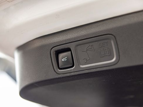 Used 2024 Ford Expedition Limited image 16