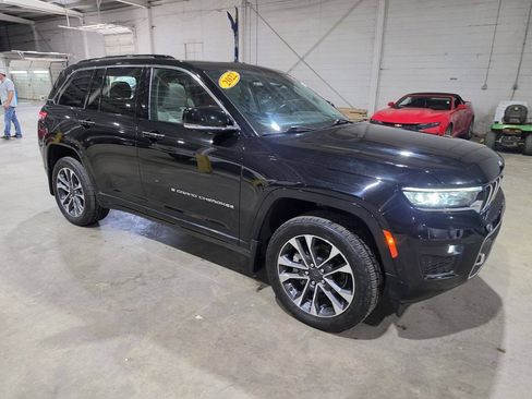 Used 2022 Jeep Grand Cherokee Overland w/ Adv Protech Group III AWD/4WD image 17