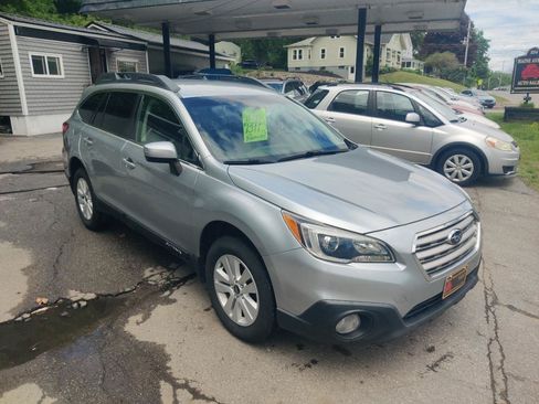 Used 2017 Subaru Outback 2.5i Premium AWD/4WD image 8