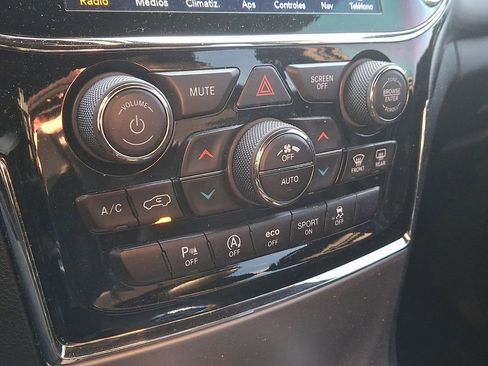 Used 2019 Jeep Grand Cherokee Altitude image 12