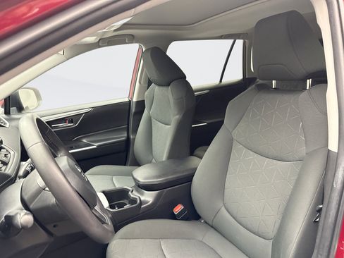 Used 2022 Toyota RAV4 XLE image 11