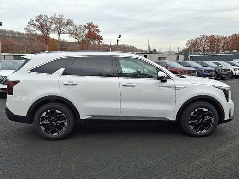 New 2025 Kia Sorento S image 8