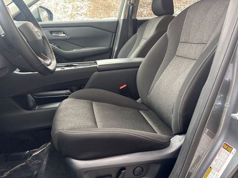 Used 2025 Nissan Rogue SV image 38