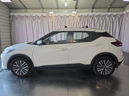 Certified 2023 Nissan Kicks SV FWD image 6