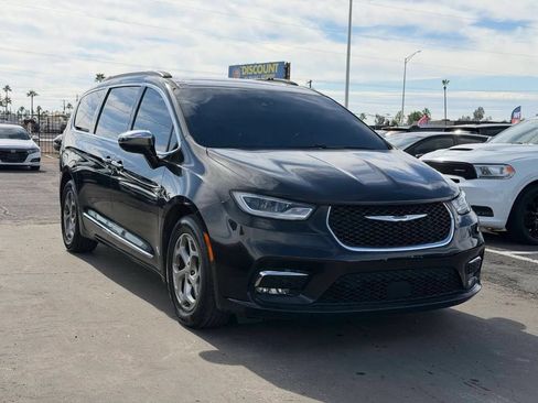 Used 2022 Chrysler Pacifica Limited FWD image 10