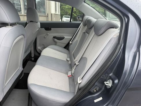 Used 2011 Hyundai Accent GLS FWD image 8