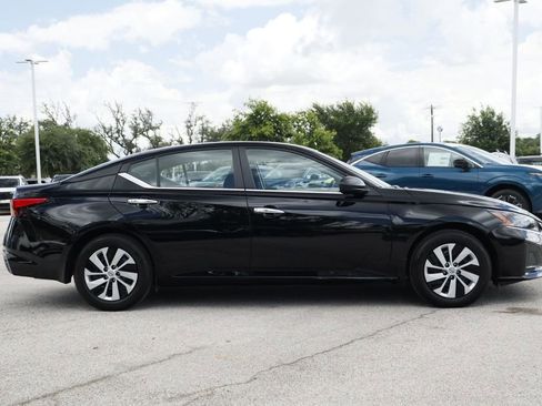 Used 2025 Nissan Altima 2.5 S FWD image 4