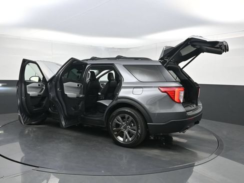 Used 2021 Ford Explorer XLT w/ Equipment Group 202A AWD/4WD image 39